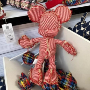 Produtos da Disney produzidos pela Orientavida - Créditos Laysa Zanetti Terra